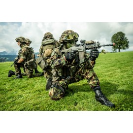 Éclaireurs parachutistes armés du fusil d’assaut 5,6 mm 04/07