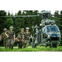 Postkarte: Verletztentransport aus Transporthelikopter Cougar