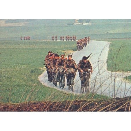 Carte postale : Cyclistes en mouvement Carte postale : Cyclistes en mouvement
