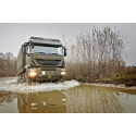 Postkarte: Lastwagen 6x6 IVECO, geländegängig mit Brücke und Seilwinde