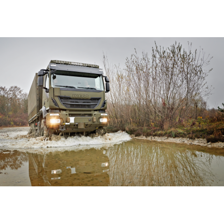 Lastwagen 6x6 IVECO, geländegängig mit Brücke und Seilwinde