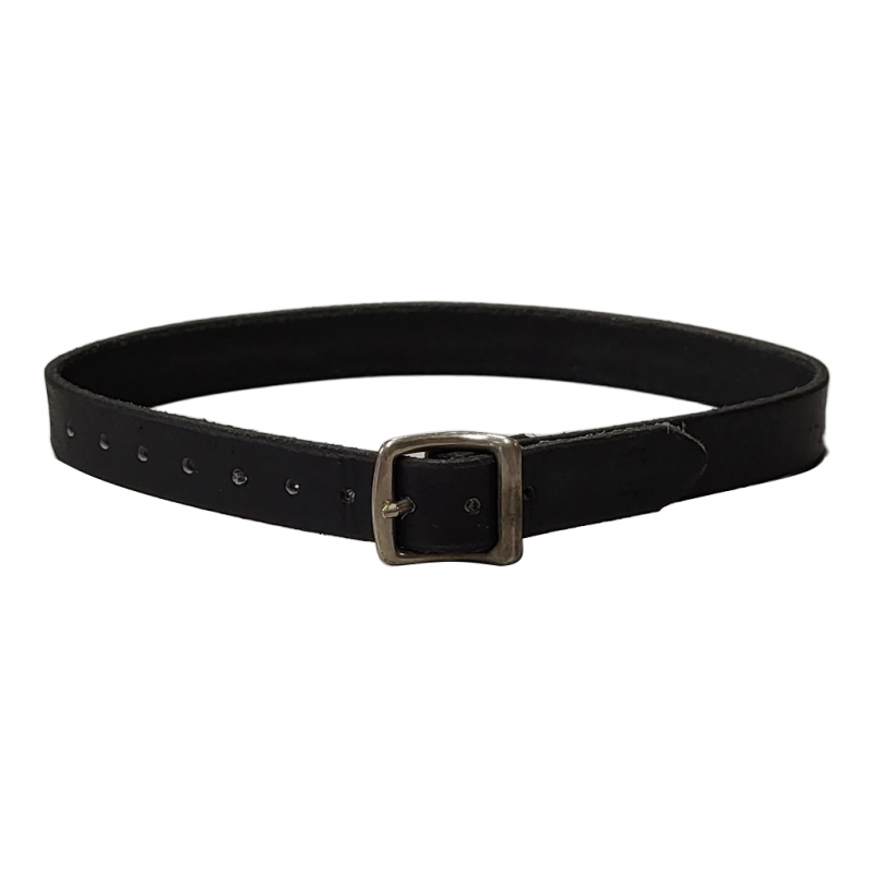 Ceinture Noire Unie Tressée Avec Une Boucle Argentée Et Nom De La Marque Grave